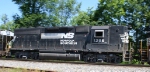 NS 1386 is the trailing unit on a northbound train